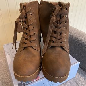 Block thick boot. US size 9
